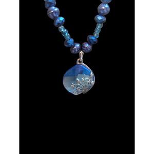 Beautifull blue beaded necklace